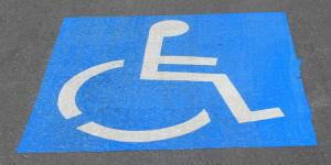 piktogram osoba na wózku inwalidzkim